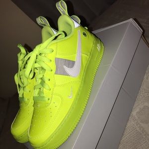 Nike Air Force 1 LV8 utility - volt